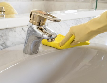 Local oven cleaner working in a W1J kitchen with careful access planning